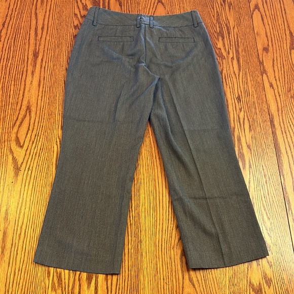 Express Design Studio Black & White Capri Pants Size 2 - Picture 8 of 10
